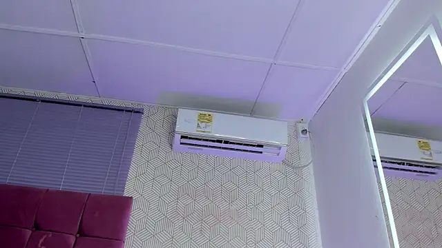 quianna  online show from January 2025 11:02:02 PM