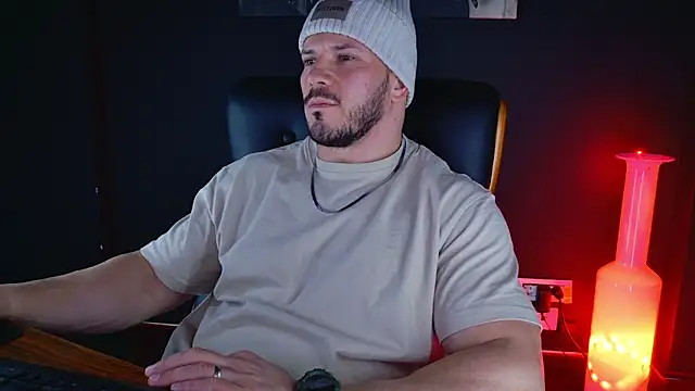 Snapshot of AngeloEric chatting on December 2024 03:03:02 PM AngeloEric online show from December 2024 03:03:02 PM