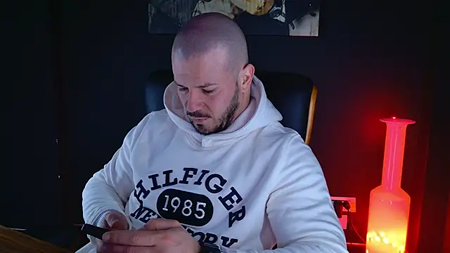 Snapshot of AngeloEric chatting on January 2025 06:27:01 AM AngeloEric online show from January 2025 06:27:01 AM