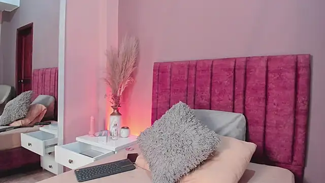 Snapshot of MelissaFoxx chatting on November 2025 11:47:01 PM MelissaFoxx online show from November 2025 11:47:01 PM