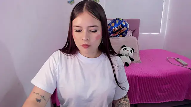 Snapshot of hotbbc_wife chatting on October 2025 05:57:02 PM hotbbc wife online show from October 2025 05:57:02 PM