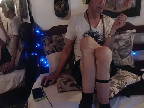 Snapshot of laye19 chatting on October 2025 11:58:01 PM laye19 online show from October 2025 11:58:01 PM