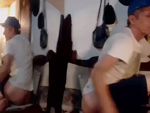 Snapshot of laye19 chatting on October 2025 02:44:01 AM laye19 online show from October 2025 02:44:01 AM