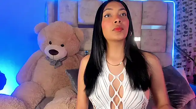 Snapshot of KarolRojas_ chatting on February 2025 03:29:02 AM KarolRojas online show from February 2025 03:29:02 AM