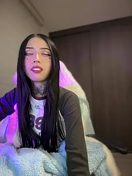 Snapshot of ANDREA_FERRY chatting on January 2025 05:27:01 AM ANDREA FERRY online show from January 2025 05:27:01 AM