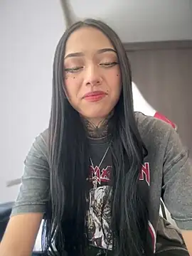Snapshot of ANDREA_FERRY chatting on January 2025 10:02:01 PM ANDREA FERRY online show from January 2025 10:02:01 PM