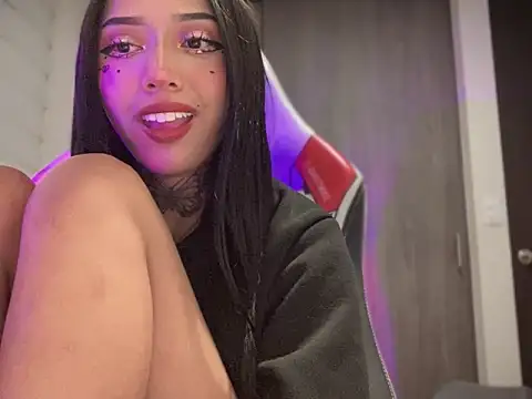 Snapshot of ANDREA_FERRY chatting on February 2025 08:10:01 AM ANDREA FERRY online show from February 2025 08:10:01 AM