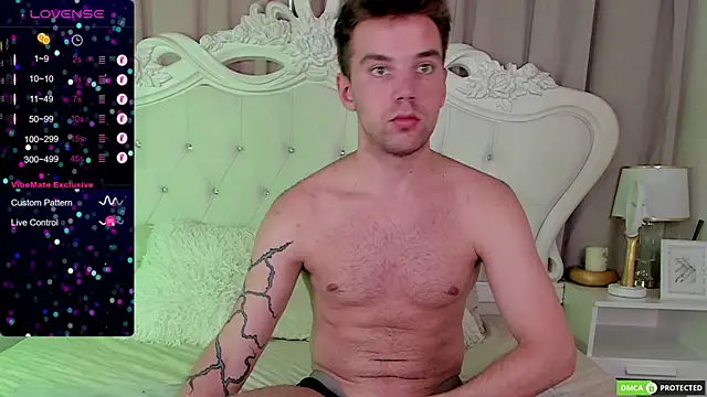 ArthurWhitee online show from September 2025 01:43:02 PM