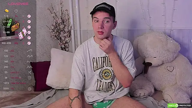 ArthurWhitee online show from September 2025 08:49:01 AM