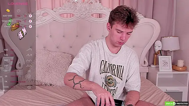 ArthurWhitee online show from September 2025 08:15:02 AM