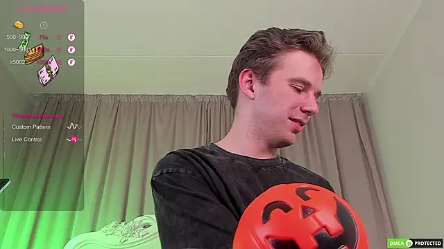 ArthurWhitee online show from October 2025 05:57:01 PM