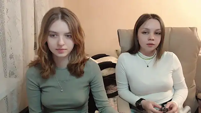 Emi1y Angel11 online show from January 2025 12:00:01 PM