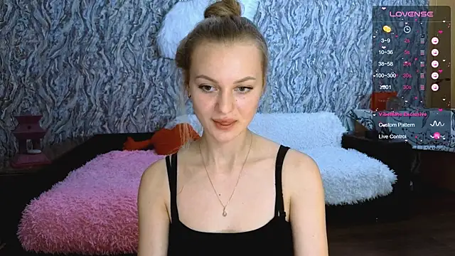 Snapshot of Elfanna chatting on October 2025 05:33:01 PM Elfanna online show from October 2025 05:33:01 PM
