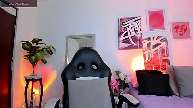 AnnieHuntters online show from March 2025 03:20:01 AM