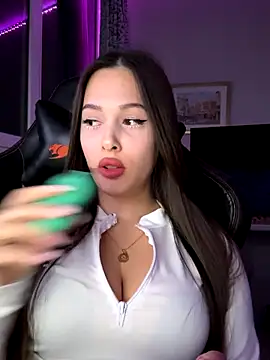 Snapshot of EricaWalls chatting on October 2025 06:42:02 PM EricaWalls online show from October 2025 06:42:02 PM