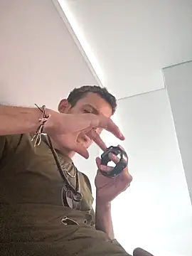 Duvan Martinez23 online show from November 2025 07:46:02 PM