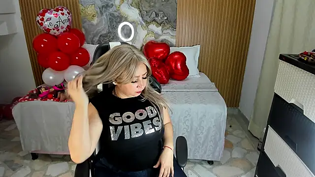 Snapshot of Danna_topless chatting on March 2025 12:05:02 PM Danna topless online show from March 2025 12:05:02 PM