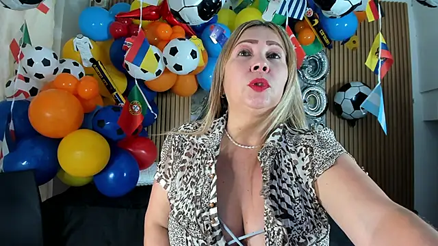 Danna topless online show from June 2026 12:07:01 PM