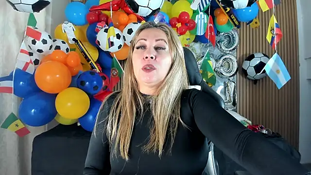 Danna topless online show from June 2026 12:20:02 PM