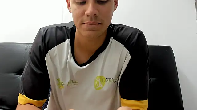 Snapshot of Brian_cx chatting on December 2024 06:43:01 AM Brian cx online show from December 2024 06:43:01 AM