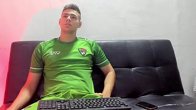 Snapshot of Brian_cx chatting on January 2025 03:04:02 AM Brian cx online show from January 2025 03:04:02 AM