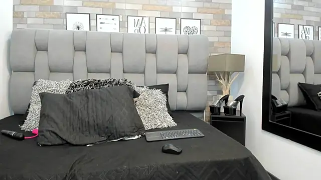 KariinaTaylor online show from June 2026 07:02:02 PM