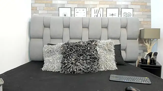 KariinaTaylor online show from June 2026 06:34:01 PM