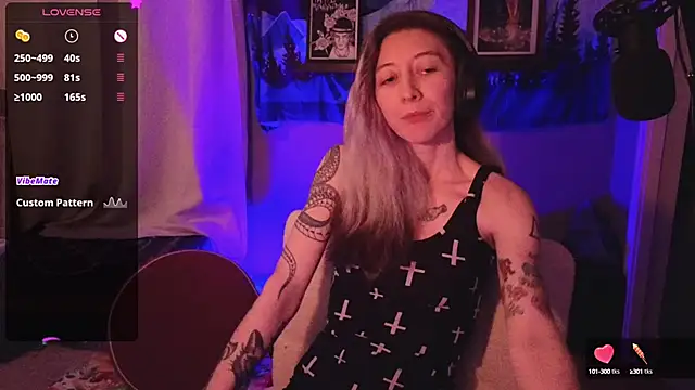 Snapshot of lovelylucyy chatting on December 2024 01:03:01 AM lovelylucyy online show from December 2024 01:03:01 AM