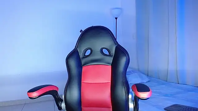 Snapshot of lous_g chatting on December 2024 02:02:02 AM lous g online show from December 2024 02:02:02 AM