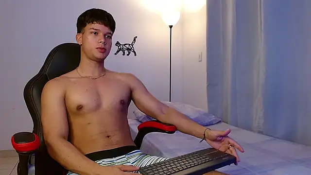 Snapshot of lous_g chatting on January 2025 03:27:02 AM lous g online show from January 2025 03:27:02 AM