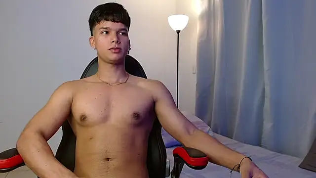 Snapshot of lous_g chatting on January 2025 04:08:02 AM lous g online show from January 2025 04:08:02 AM