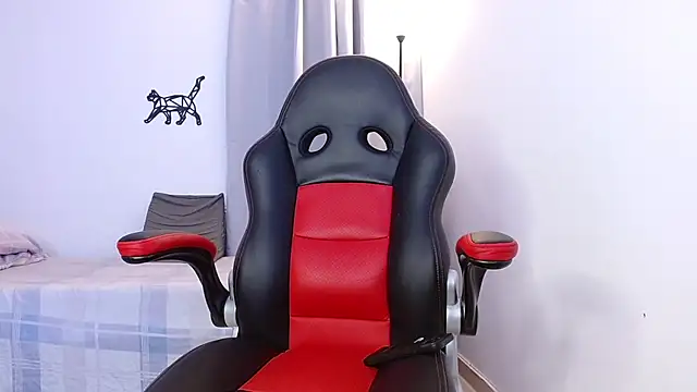 Snapshot of lous_g chatting on February 2025 03:07:02 AM lous g online show from February 2025 03:07:02 AM