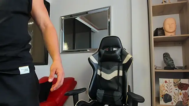 Snapshot of julian_wallace chatting on February 2026 09:08:01 PM julian wallace online show from February 2026 09:08:01 PM