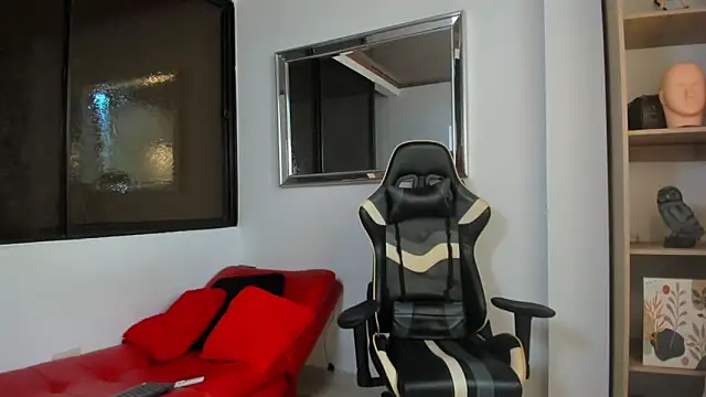 Snapshot of julian_wallace chatting on February 2026 07:37:01 PM julian wallace online show from February 2026 07:37:01 PM