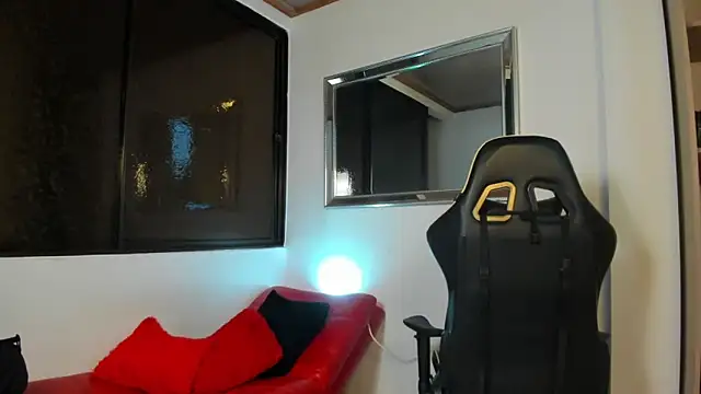 Snapshot of julian_wallace chatting on February 2026 11:05:02 PM julian wallace online show from February 2026 11:05:02 PM