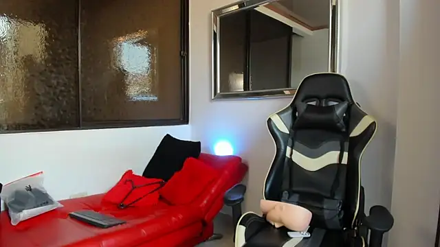 Snapshot of julian_wallace chatting on March 2026 06:58:01 PM julian wallace online show from March 2026 06:58:01 PM