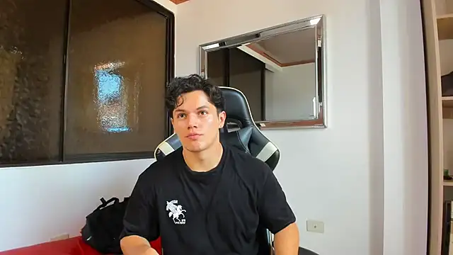 Snapshot of julian_wallace chatting on March 2026 07:22:02 PM julian wallace online show from March 2026 07:22:02 PM