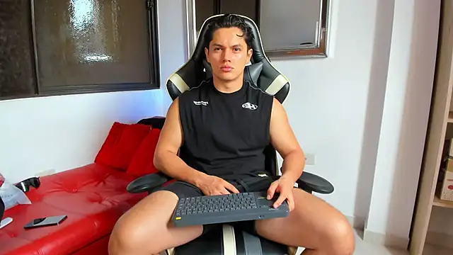 Snapshot of julian_wallace chatting on March 2026 01:05:02 PM julian wallace online show from March 2026 01:05:02 PM