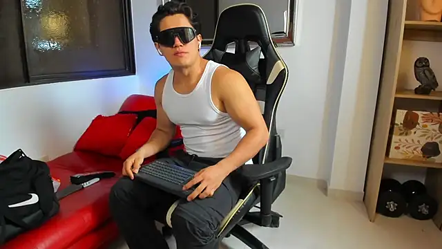 Snapshot of julian_wallace chatting on March 2026 04:13:01 PM julian wallace online show from March 2026 04:13:01 PM