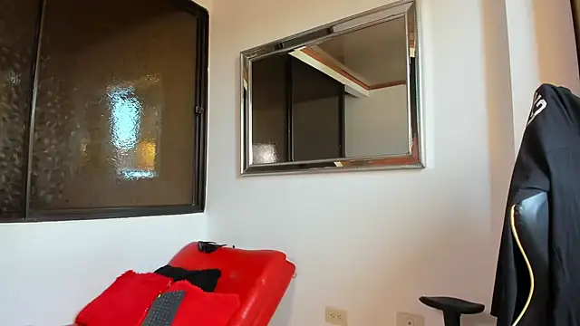 Snapshot of julian_wallace chatting on March 2026 03:18:01 PM julian wallace online show from March 2026 03:18:01 PM