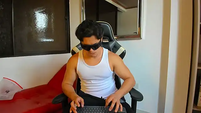 Snapshot of julian_wallace chatting on March 2026 02:11:02 PM julian wallace online show from March 2026 02:11:02 PM