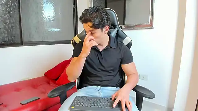 Snapshot of julian_wallace chatting on March 2026 01:14:01 PM julian wallace online show from March 2026 01:14:01 PM