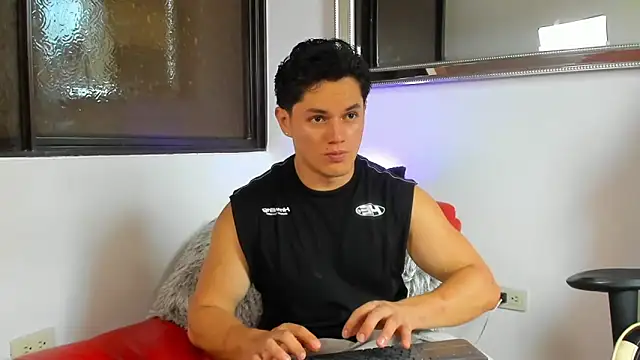 Snapshot of julian_wallace chatting on March 2026 07:40:01 PM julian wallace online show from March 2026 07:40:01 PM