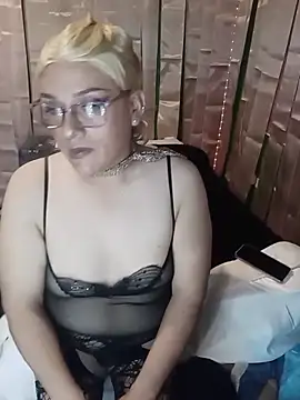 Snapshot of JOSSYANNE chatting on October 2025 06:00:01 AM JOSSYANNE online show from October 2025 06:00:01 AM