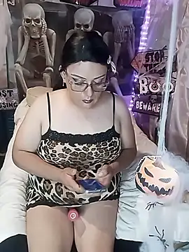 Snapshot of JOSSYANNE chatting on October 2025 06:15:01 AM JOSSYANNE online show from October 2025 06:15:01 AM