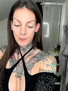 Snapshot of BrownieyQueen chatting on November 2025 05:13:01 PM BrownieyQueen online show from November 2025 05:13:01 PM