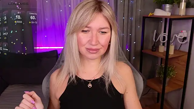 MilaBott online show from November 2025 08:05:01 PM