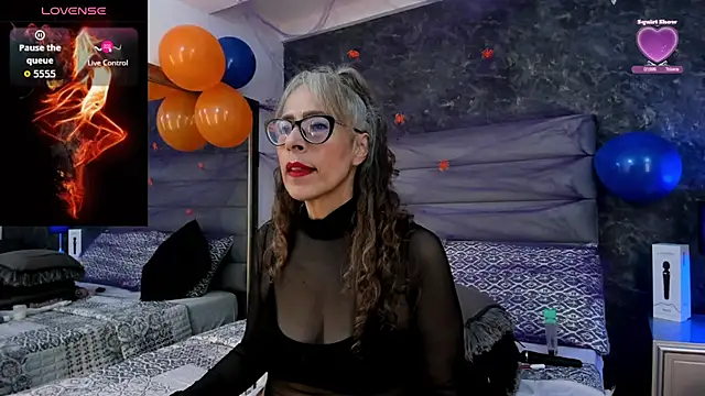 Snapshot of Bella_Evans_ chatting on October 2025 06:53:01 PM Bella Evans online show from October 2025 06:53:01 PM