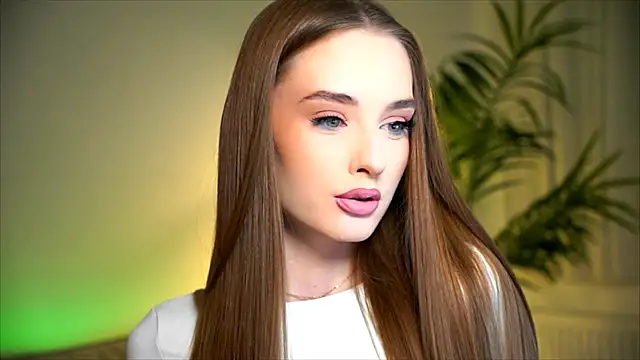 Snapshot of petitegonwiild chatting on October 2025 07:20:01 PM petitegonwiild online show from October 2025 07:20:01 PM