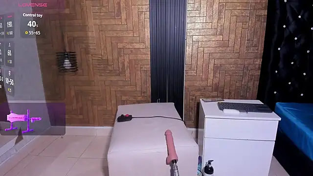 Laross25 online show from June 2026 08:06:01 PM